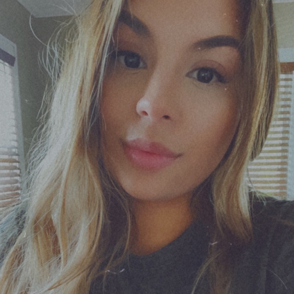 Meet your Posher, Abigail - Picture 1 of 1